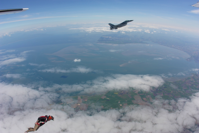 Illustration for article titled I Went Skydiving With An F-16